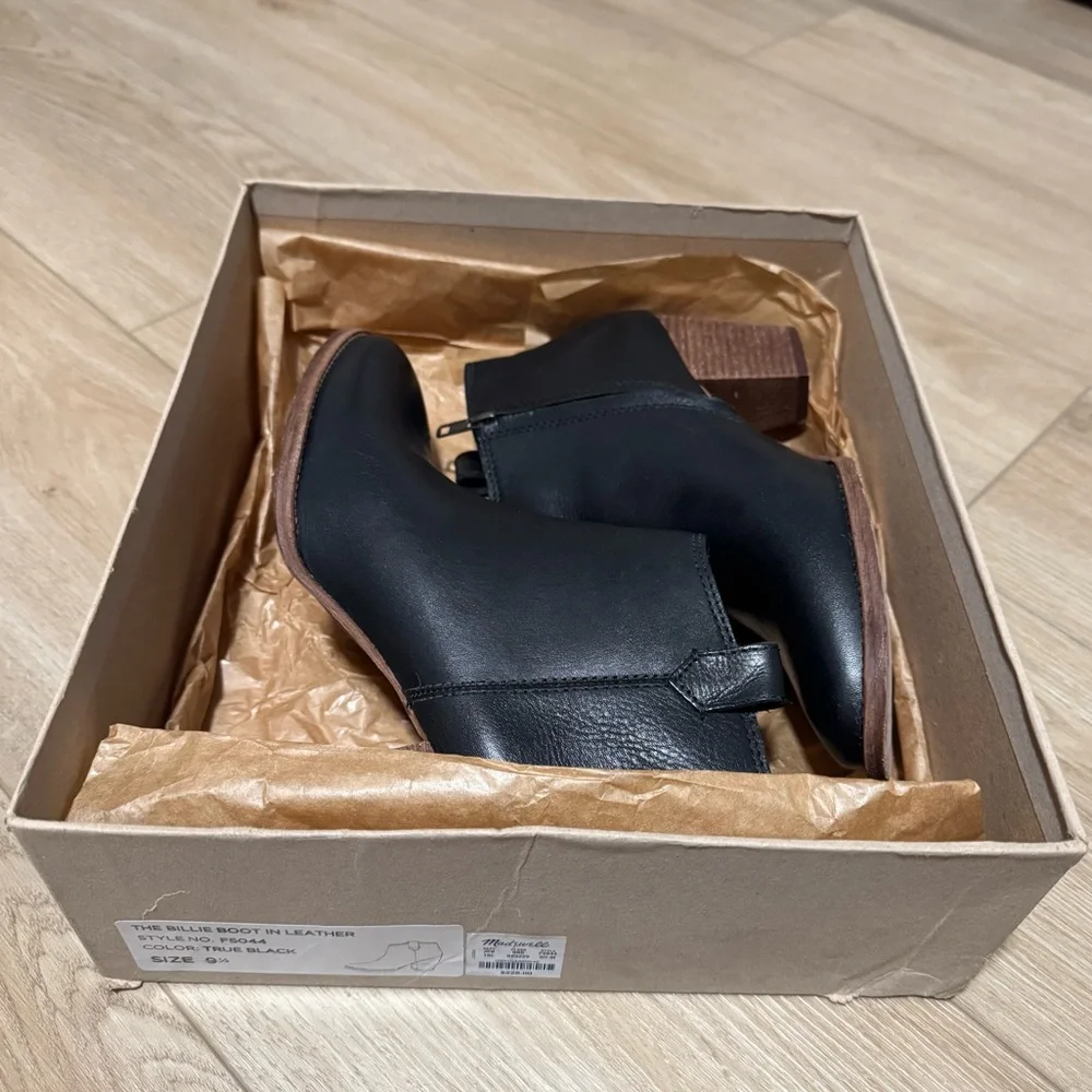 Madewell The Billie Boot in Leather - True Black - Picture 3 of 11